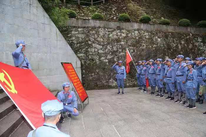 海鸥体育“主题党日+”模式让组织生活“神形兼备” (6).jpg