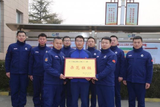 公司示范班组：张文峰班