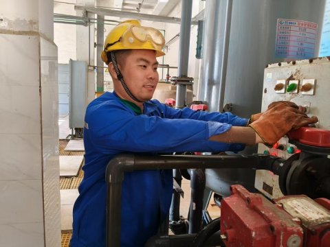 先进工作者 郭标标