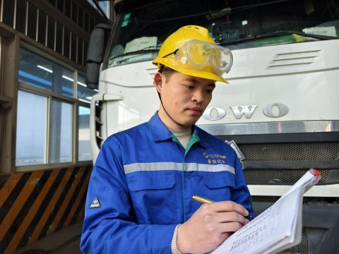 先进工作者 王恒